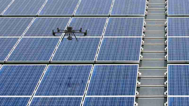 壹号平台以无人机搭配IR Sensor热显像技术进行全方面模块健检，，有效降低人力成本并提升发电量