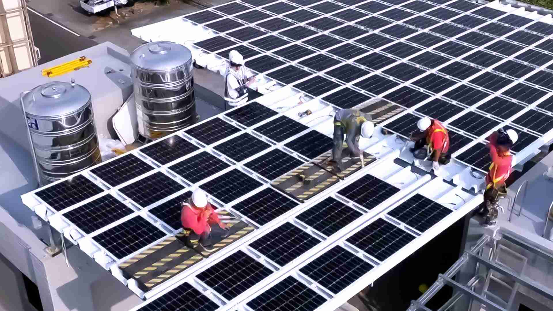 壹号平台着力于替代能源之技术研发，，，如光电浪板的相关制程、、设备与产品，，，其中所开发之光电整合型浪板，，，减少传统金属支架安装，，，，更提升耐候度，，，可广泛运用于多元场域，，并辅助建筑达到净零碳排目标